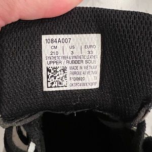 Youth wrestling shoe